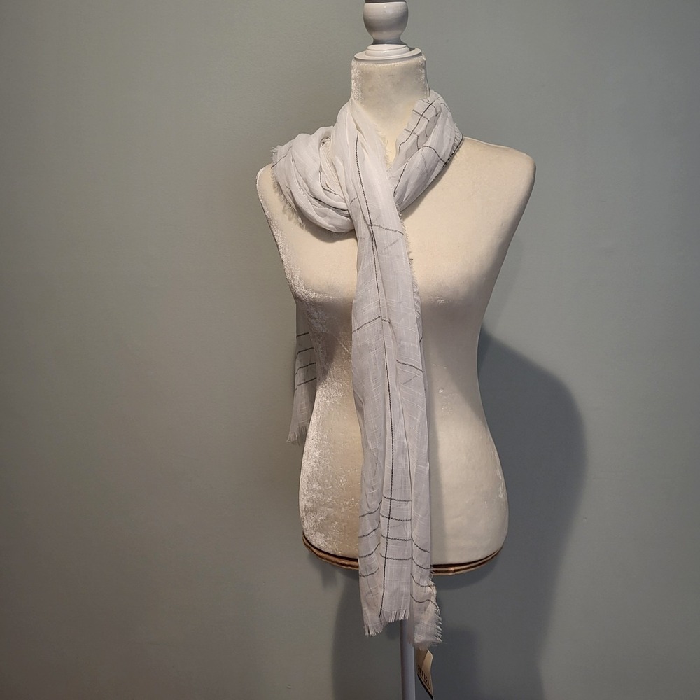 A.n.a Lightweight Scarf Shawl Wrap Rectangle white Black